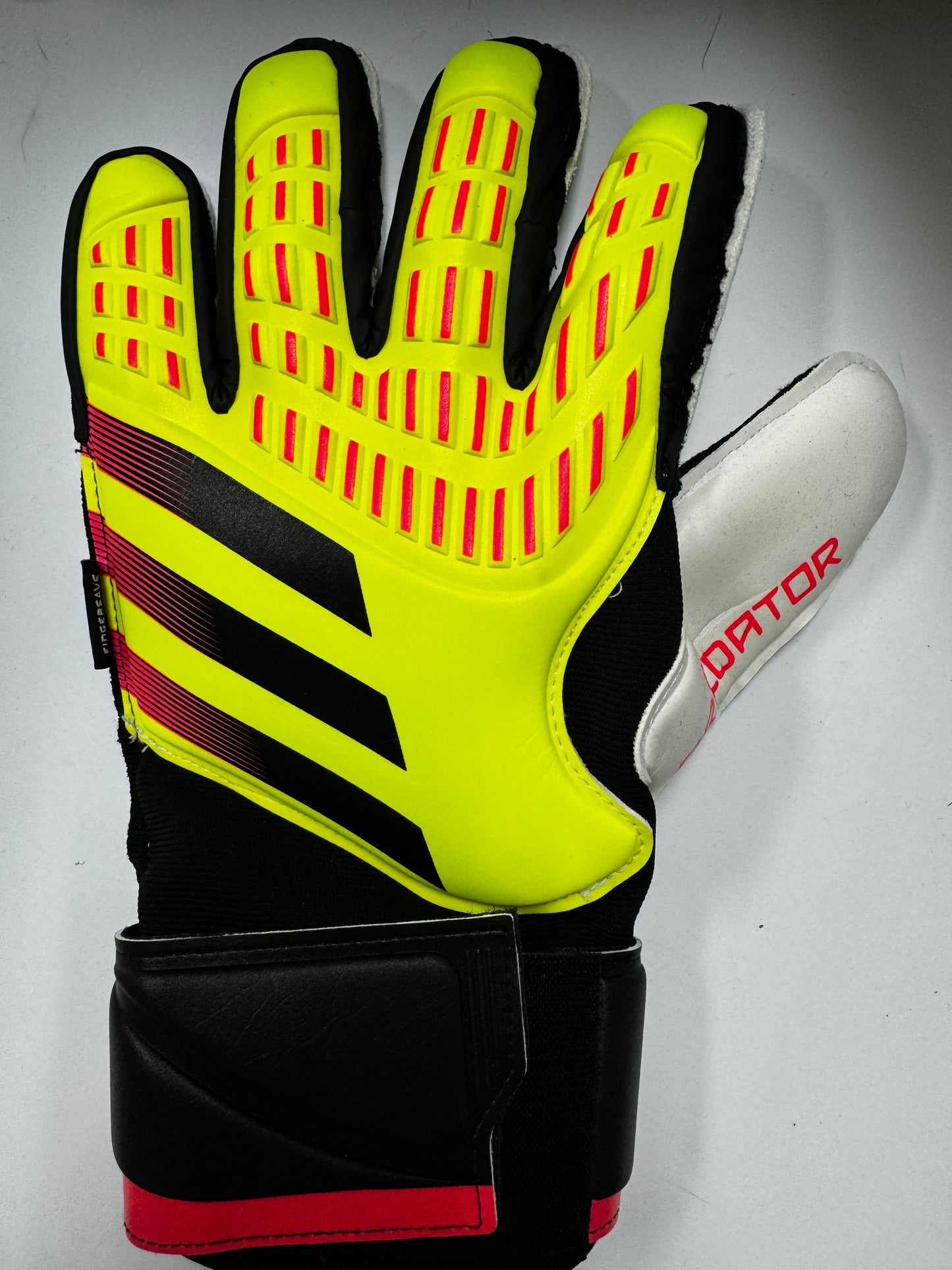 AD-  Predator Match Goalkeeper Glove